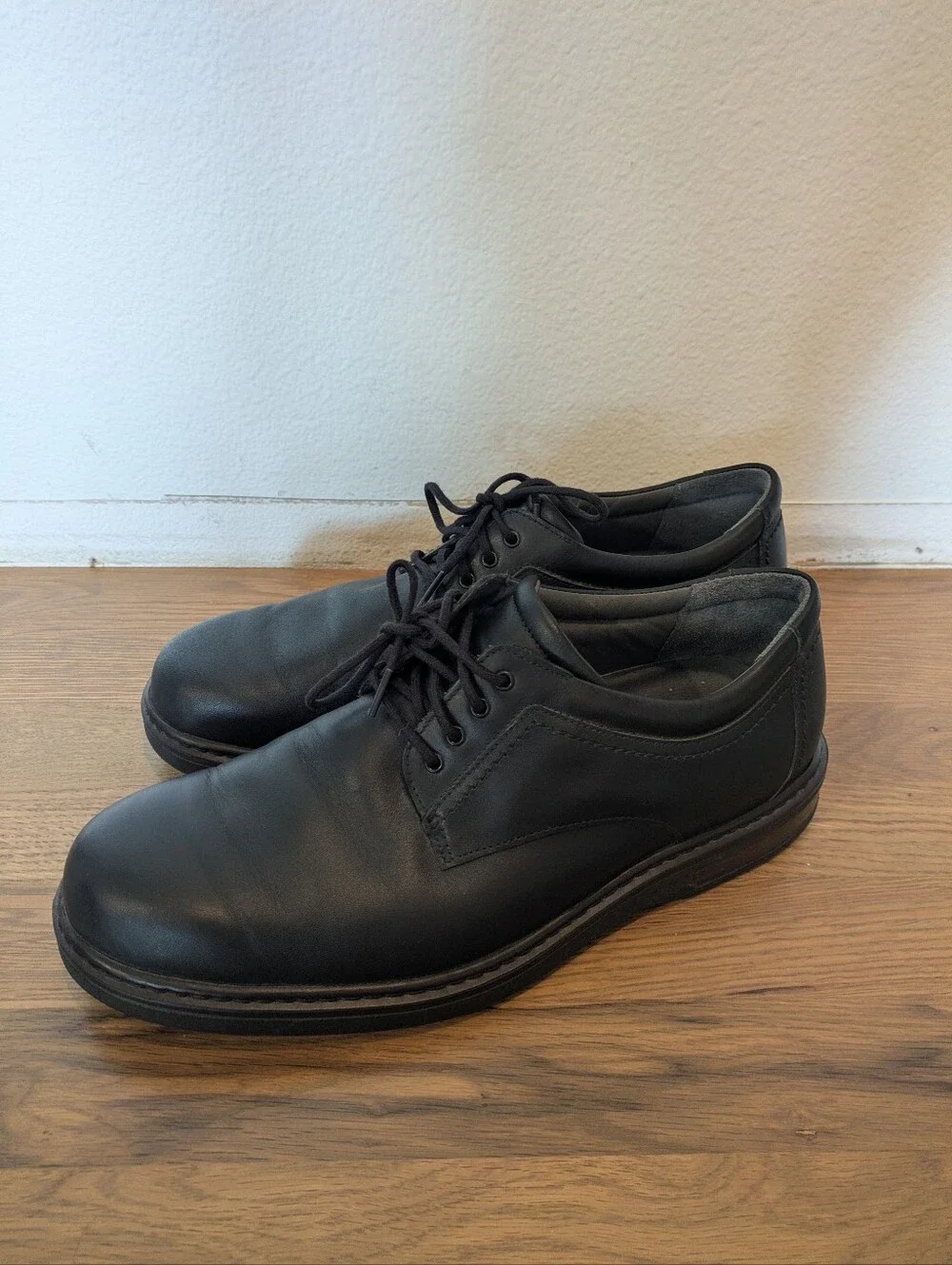 SAS timeless black